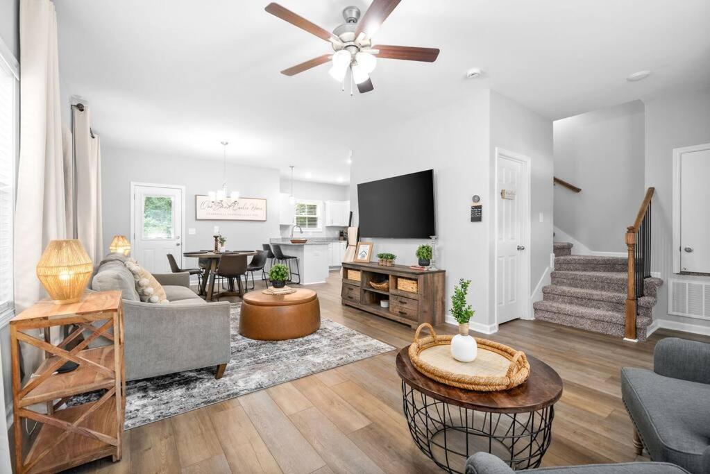 One-Of-A-Kind Smart, Cookie Themed Home For Up To 6 Кларксвил Екстериор снимка