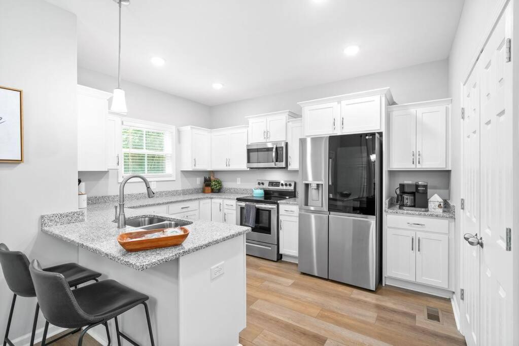 One-Of-A-Kind Smart, Cookie Themed Home For Up To 6 Кларксвил Екстериор снимка
