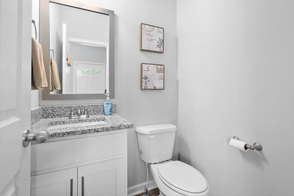 One-Of-A-Kind Smart, Cookie Themed Home For Up To 6 Кларксвил Екстериор снимка