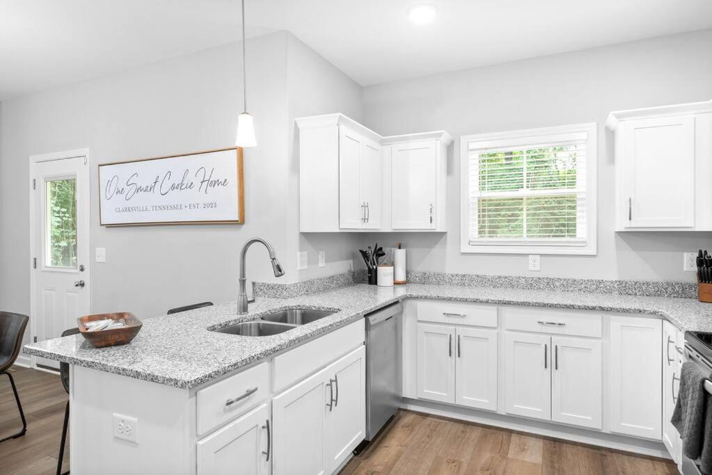 One-Of-A-Kind Smart, Cookie Themed Home For Up To 6 Кларксвил Екстериор снимка