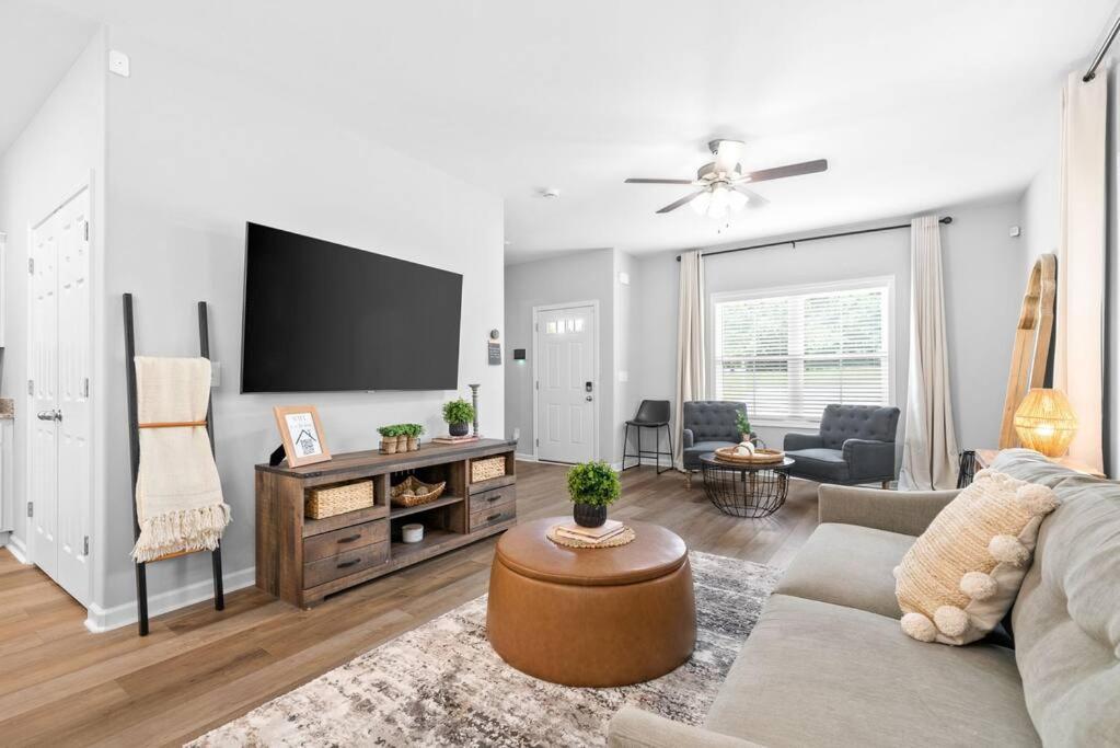 One-Of-A-Kind Smart, Cookie Themed Home For Up To 6 Кларксвил Екстериор снимка